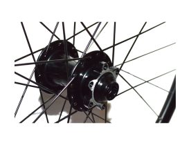 Roue avant 700 route / gravel pour frein à disque