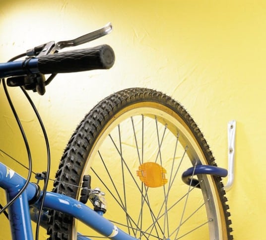 Crochet mural pour vélo fixation roue Mottez