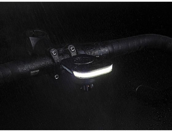 Eclairage avant Ravemen FR160 avec fixation compteur Garmin - 160 Lumens