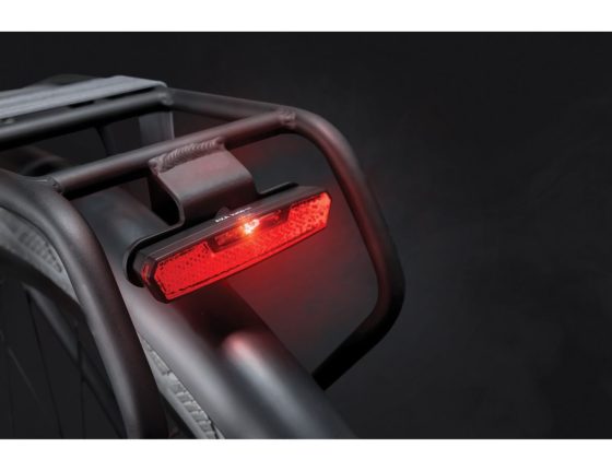 Éclairage arrière AXA JUNO-STEADY fixation porte-bagages - 80MM