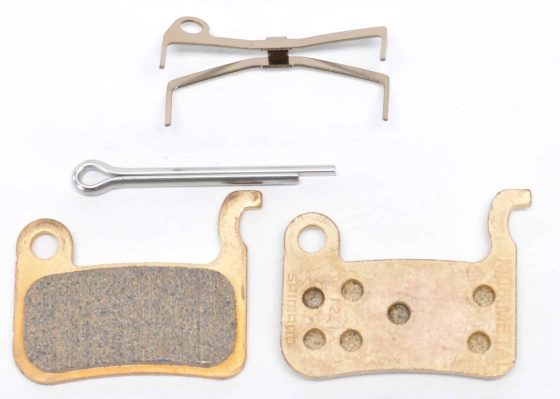 Plaquettes de frein Shimano M06 métalliques
